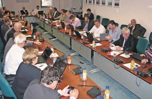  Ajdovski svetniki včeraj niti dnevnega reda niso potrdili, kaj šele, da bi premleli, ali bi vendarle še naprej financirali projekt RCERO 