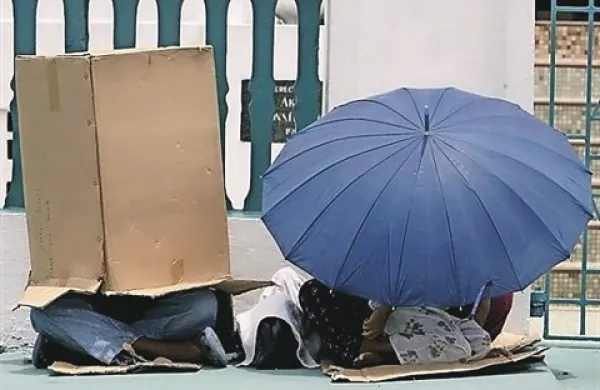 Na humanitarne organizacije so se začeli obračati ljudje, ki zaradi deložacije izgubljajo domove 