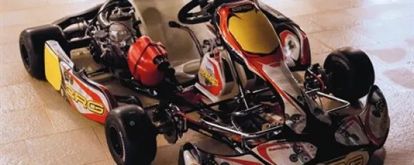 125-kubični gokart  KZ1, najmočnejši ta hip, ostaja v Rezidenci Čeligo Portorožu, le steze, po kateri bi ga lahko kdo vozil, ni več