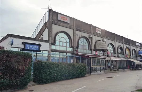 Center za kulturo, šport in prireditve (CKŠP) za najmanj tri leta oddaja poslovni prostor pod zahodno tribuno mestnega stadiona