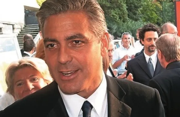 V tednu, ko po svetu odmeva novica o najdenih umetninah, ki so jih pred in med drugo svetovno vojno ukradli nacisti, so organizatorji Berlinala sporočili, da bo na festivalu George Clooney predstavil umetnostni triler iz časov nacizma - The Monuments