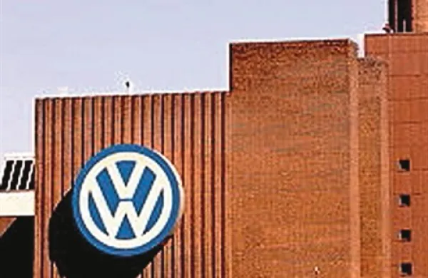 Največje razlike  v plačah v Nemčiji leta 2011 so bile  v avtomobilskem koncernu Volkswagen, kjer so bile plače vodilnih 170-krat višje od povprečnih