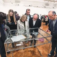 Ostati človek,  ko so razmere  nečlove&scaron;ke