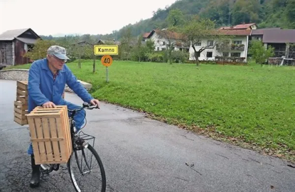 Domačini že deset let čakajo na spodoben vodovod in kanalizacijo
