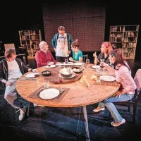 Romeo Grebenšek, Vladimir Jurc, Lara Komar, Luka Cimprič, Maja Blagovič in Nikla Petruška Panizon v predstavi Plemena