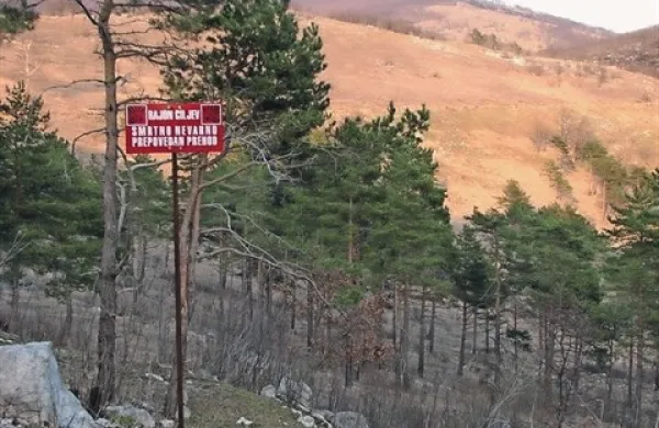 Ker se ministrstvo za obrambo ne drži več dogovora o plačevanju 260.000 evrov odškodnine Občini Postojna za uporabo vojaške infrastrukture na Počku,  bodo svetniki na današnji izredni seji odločali o zahtevi po takojšnjem zaprtju osrednjega vadišča