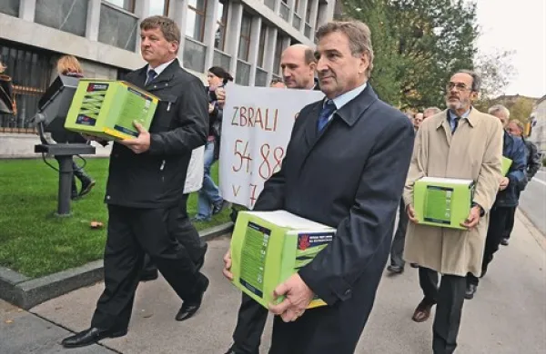 58.000 podpisov proti nepremičninskemu davku