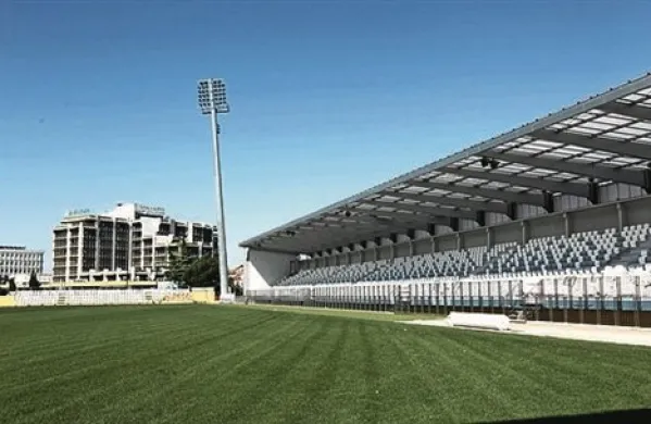 Slovenska nogometna reprezentanca do 21 let bo v petek ob 15.30 na koprski Bonifiki igrala šesto tekmo kvalifikacij za evropsko prvenstvo leta 2015, tekmec pa bo Rusija