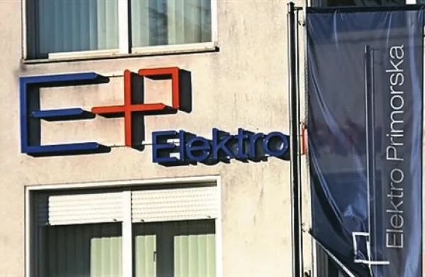  V družbi Elektro Primorska ugotavljajo, da je bilo distribucijsko omrežje zaradi močnega vetra v zadnjih dneh poškodovano na 121 mestih