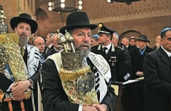 Tržaški rabin Itzhak David Margalit, ki od leta 2007 službuje v tržaški sinagogi, je dobil nogo