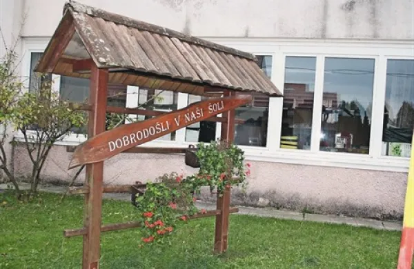 V osnovni šoli Črni Vrh bi v teh dneh dobrodošlico radi izrekli komur koli, ki bi jim pomagal iz stiske zaradi radioaktivnega radona