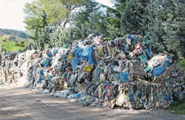 Ajdovci so začasno rešili skladiščenje  mešanih komunalnih odpadkov, težave so  pri odvozu odpadne embalaže