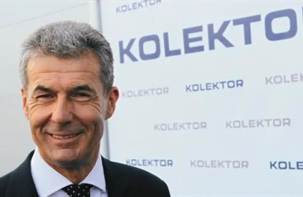  Stojanu Petriču naj bi  tržno povpraševanje po njegovih delnicah povedalo, ali je  “težak”  prek 20 milijonov evrov, kolikor mu pripisujejo na lestvici najbogatejših Slovencev v reviji Manager, ali pa da je  metodologija merjenja bogastva v njegovem