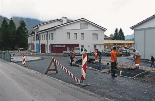 Po vseh peripetijah naj bi se v nekdanje prostore Smarteha namesto policije vselil  Posoški razvojni center  