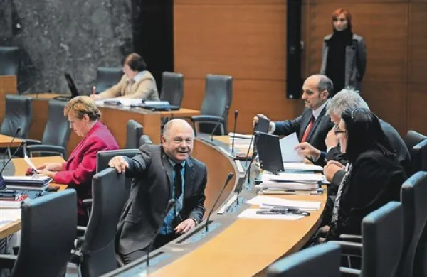 DZ je s 46 glasovi za in šestimi proti sprejel zakon o davku na nepremičnine