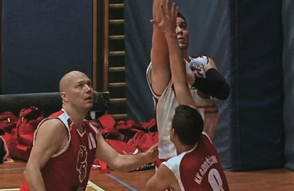 Na koncu napetega derbija so se v Sežani  veselili Ajdovci