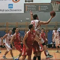 Na koncu napetega derbija so se v Sežani  veselili Ajdovci