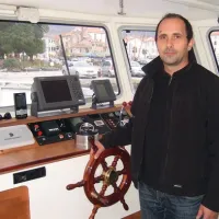 “Če nam ne bi pomagala Obalna akcijska skupina Ribič, in če nam Banka Koper ne bi šla tako na roko, ne vem, če bi sploh lahko uspeli uresničiti kakšen projekt,” pravi Edi Germšek
