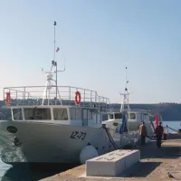 Plovili Eko 1 in Eko 2, ki sta trenutno privezani ob carinskem pomolu v Izoli, vzbujata precej zanimanja mimoidočih 