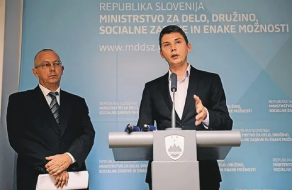 Direktor Sklada RS za razvoj kadrov in štipendij Franc Pristovšek in državni sekretar Dejan Levanič