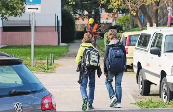 Starši morajo otrokom na primeren način pojasniti, da pod nobenim pogojem ne smejo prisesti v avtomobil neznanca
