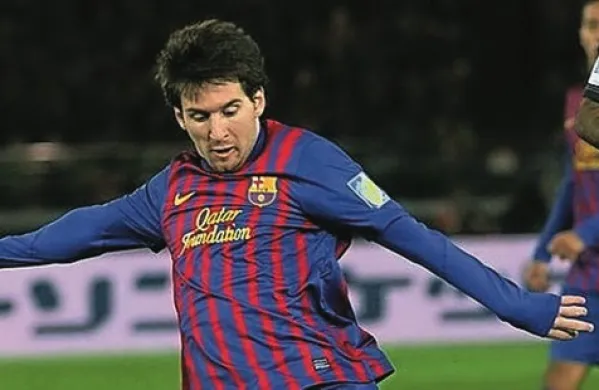 Argentinski nogometni zvezdnik Lionel Messi je danes tudi uradno dobil nagrado zlata kopačka