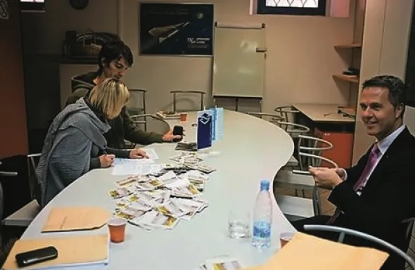 Člani komisije: Sebastjan Šik iz Luke Koper (desno), Martina Furlanič (skrajno levo) in Miran Jerman iz Primorskih novic