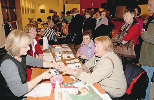Možnost, da jim zdravstveni delavci prostovoljno in brezplačno izmerijo  tlak, kisik, holesterol in sladkor v krvi je letos izkoristilo skoraj 700 obiskovalcev