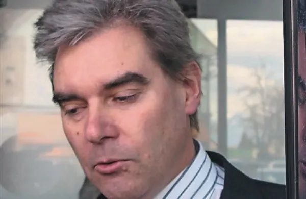Miloš Kodre ni priznal krivde. Obtožnica ga bremeni kaznivega dejanja poslovne goljufije.