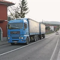 Kljub visokim kaznim se še najdejo posamezniki, ki ignorirajo zakon in voljo domačinov ter tvegajo kazen