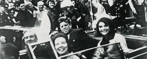 Fotografija je bila posneta nekaj trenutkov pred atentatom na Johna F. Kennedyja