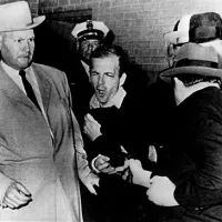 24. november 1963: Jack Ruby na očeh policistov in novinarjev ustreli Leeja Harveyja Oswalda 