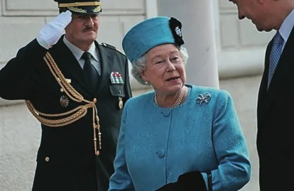Britanska kraljica Elizabeta II. je ostala brez svojega umivalca rok