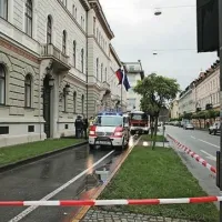 Na vladi prejeli smrdljiv paket
