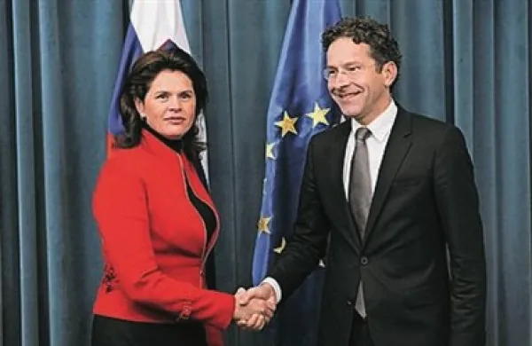 Alenka Bratušek s šefom evroskupine Jeroen Dijsselbloem