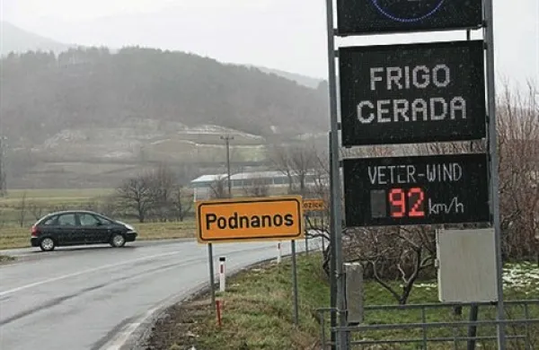  Burja na Primorskem se bo ponoči okrepila in bo v drugem delu noči ter v soboto dopoldne predvsem v Vipavski dolini v sunkih presegala hitrost 100 kilometrov na uro
