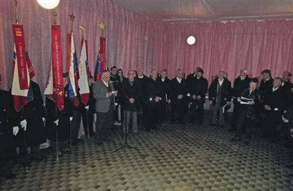 Sinoči  so na Tatrah po nekaj letih poklonili leta 1943 pobitim borcem Šercerjeve brigade