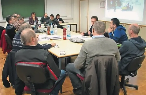 Predstavniki policije, drugih državnih služb in upravljalci smučišč so se sestali na posvetu pred začetkom smučarske sezone