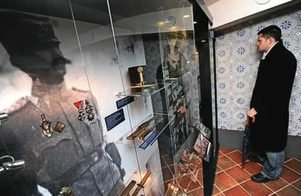 Pred osrednjo proslavo so danes v Kamniku v Maistrovi rojstni hiši slavnostno odprli  spominsko sobo Rudolfa Maistra