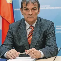 Bojan Žlender je v petek nepreklicno odstopil z obeh funkcij