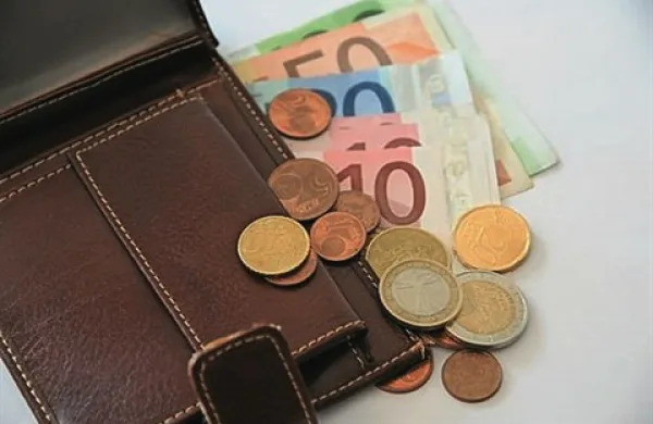 Sindikat vojakov Slovenije poziva k umiku predloga zakona, ki določa način poplačila dolga javnim uslužbencem iz naslova tretje četrtine odprave plačnih nesorazmerij, iz zakonodajnega postopka. Zavzemajo se za takojšnje plačilo dolga.