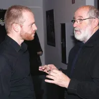 Odličen Moliere Rok Matek in njegov nekdanji profesor na akademiji  Janez Hočevar - Rifle v resnem pogovoru po  predstavi
