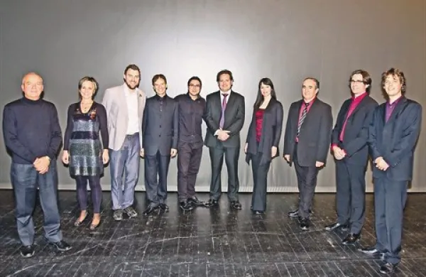 Del učiteljev, ki so nastopili na koncertu (z leve): Igor Starc - kitara, Tamara Tretjak - flavta, Tomaž Nedoh - saksofon, Peter Filipčič - violončelo, Matija Tavčar - tokala, Erik Žerjal - pozavna, Ingrid Tavčar - klavir, Branislav Trifković -