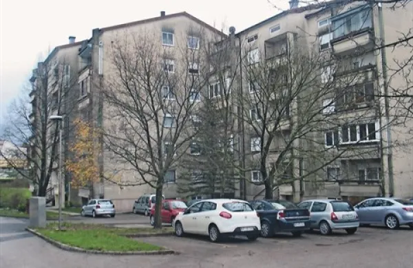 Sirijska družina živi v enem od blokovskih naselji v Ilirski Bistrici   