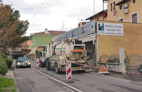 Od četrtka je v Neimenovani ulici  oviran promet