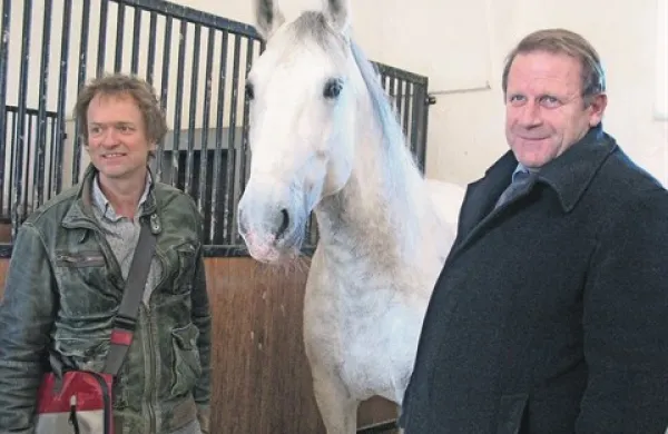  Frank Westerman in strokovni vodja lipiške kobilarne Janez Rus