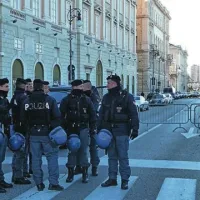 Območje okrog tržaškega glavnega trga je zaprto tako za promet kot za pešce