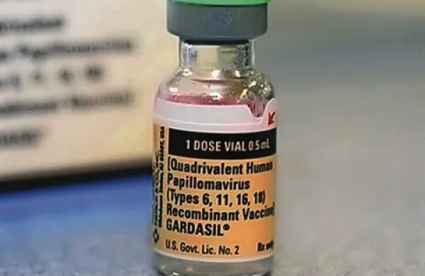 V Franciji je izbruhnil preplah zaradi cepiva gardasil, ki naj bi cepljene varovalo pred okužbo s humanimi virusi papiloma (HPV)