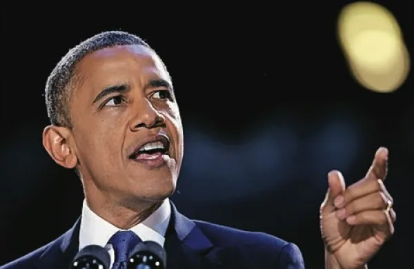 Ameriškega predsednika Baracka Obamo so v San Franciscu prekinili člani občinstva z zahtevo po končanju izgonov nezakonitih priseljencev