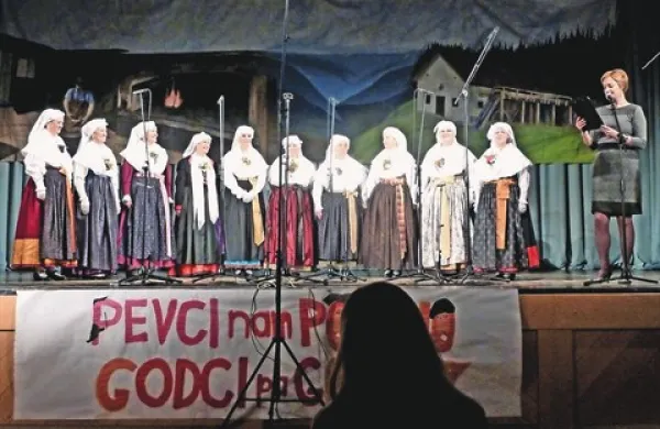 Na državnem srečanju pevcev ljudskih pesmi so Primorsko letos zastopale Pevke ljudskih pesmi KD Kraški šopek